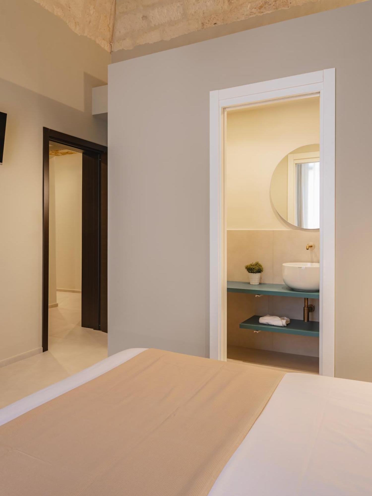 Almica24 Hotel Bari Exterior photo