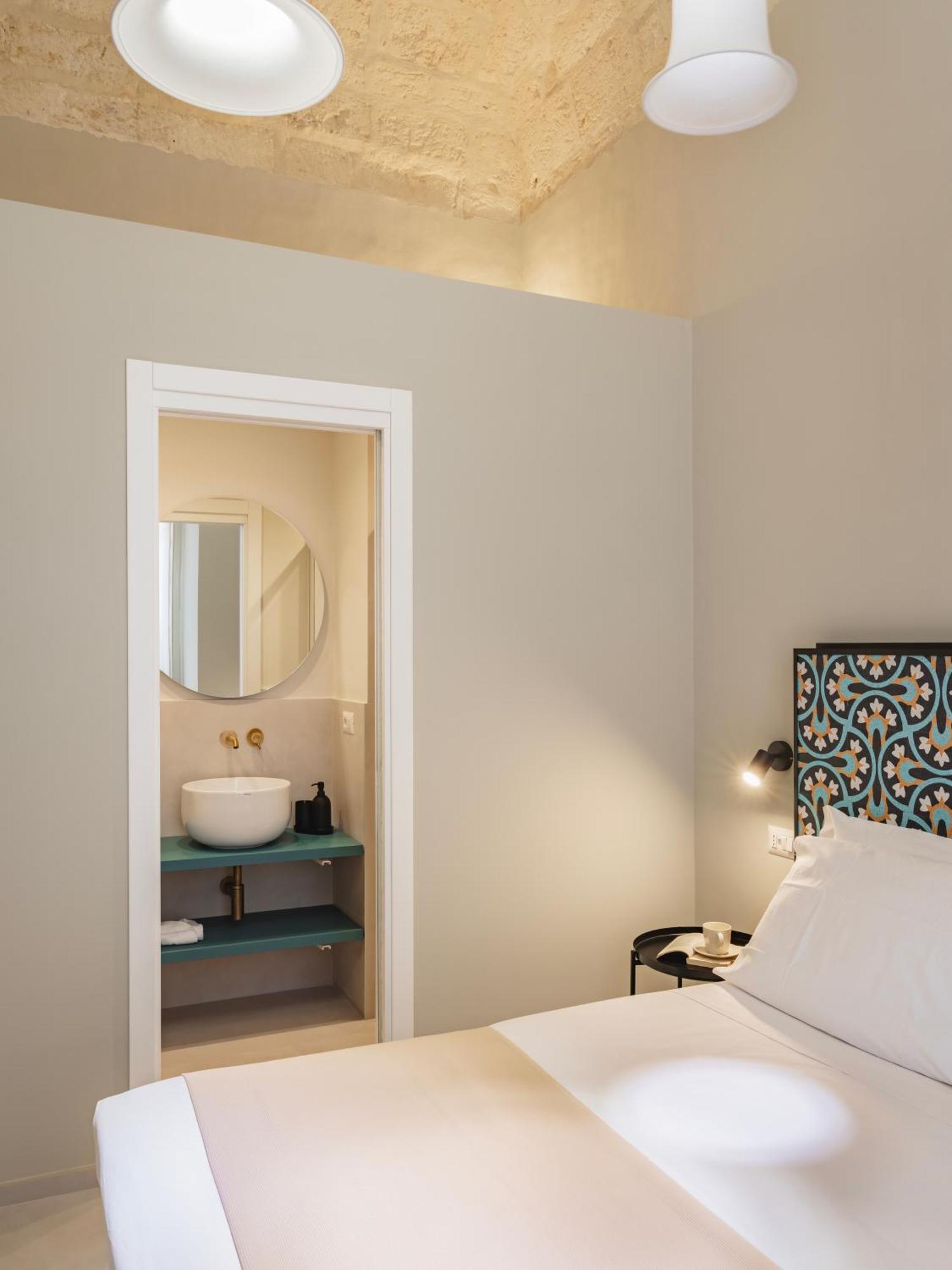 Almica24 Hotel Bari Exterior photo