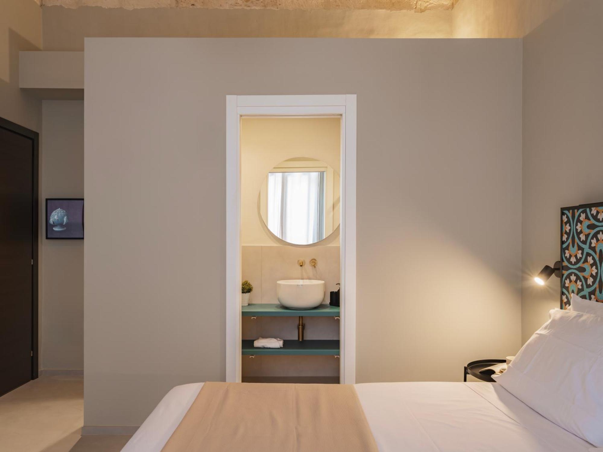 Almica24 Hotel Bari Exterior photo