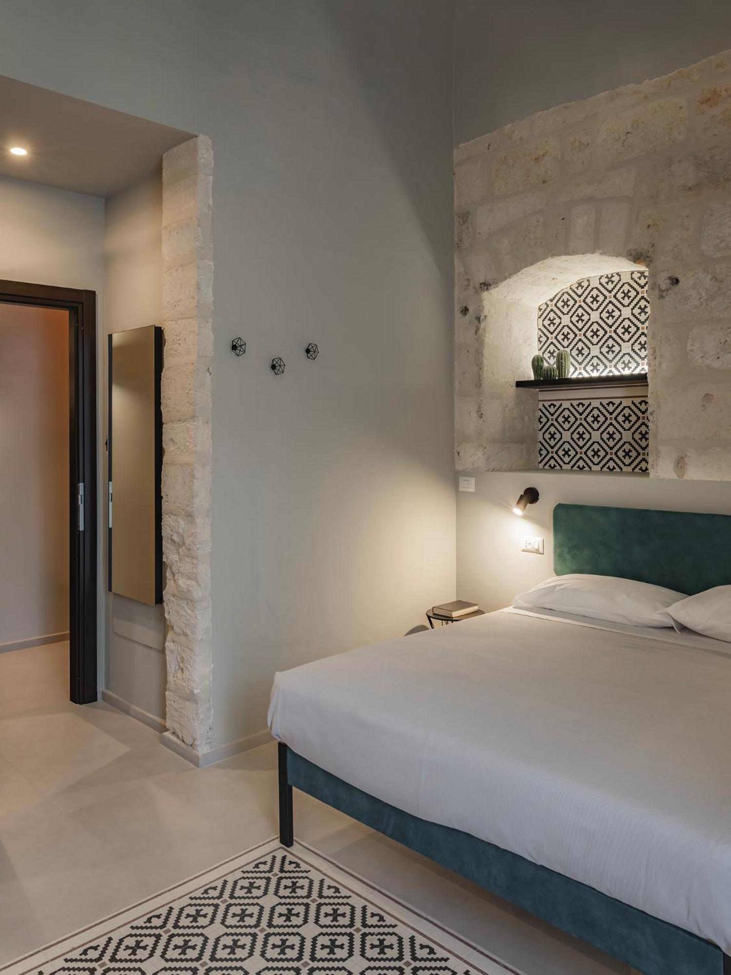 Almica24 Hotel Bari Exterior photo