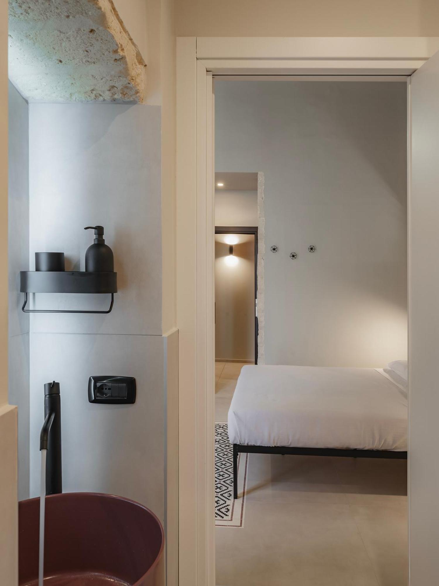 Almica24 Hotel Bari Exterior photo